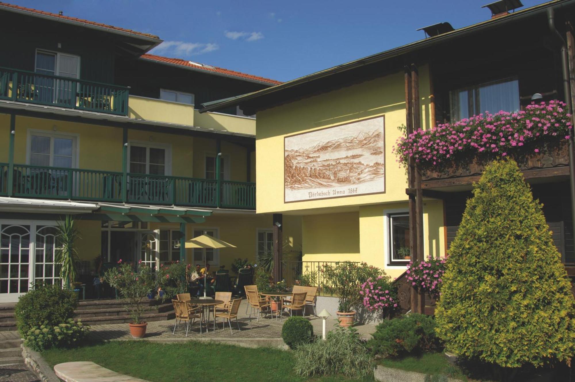 Wunder S Ferienpension Aparthotel 4*